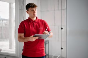 Businessfotos Düsseldorf 7 Mitarbeiter der Firma Isolierfix mit Tablet auf einer Baustelle, Businessfotos Köln